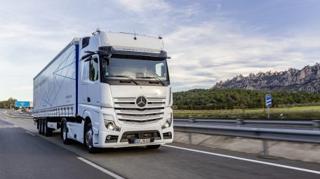 Αίρεται η απαγόρευση κυκλοφορίας για τα φορτηγά την περίοδο του Πάσχα και της Πρωτομαγιάς