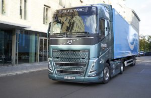Η Volvo παραδίδει ηλεκτρικά φορτηγά με χάλυβα χωρίς ορυκτά στους πελάτες