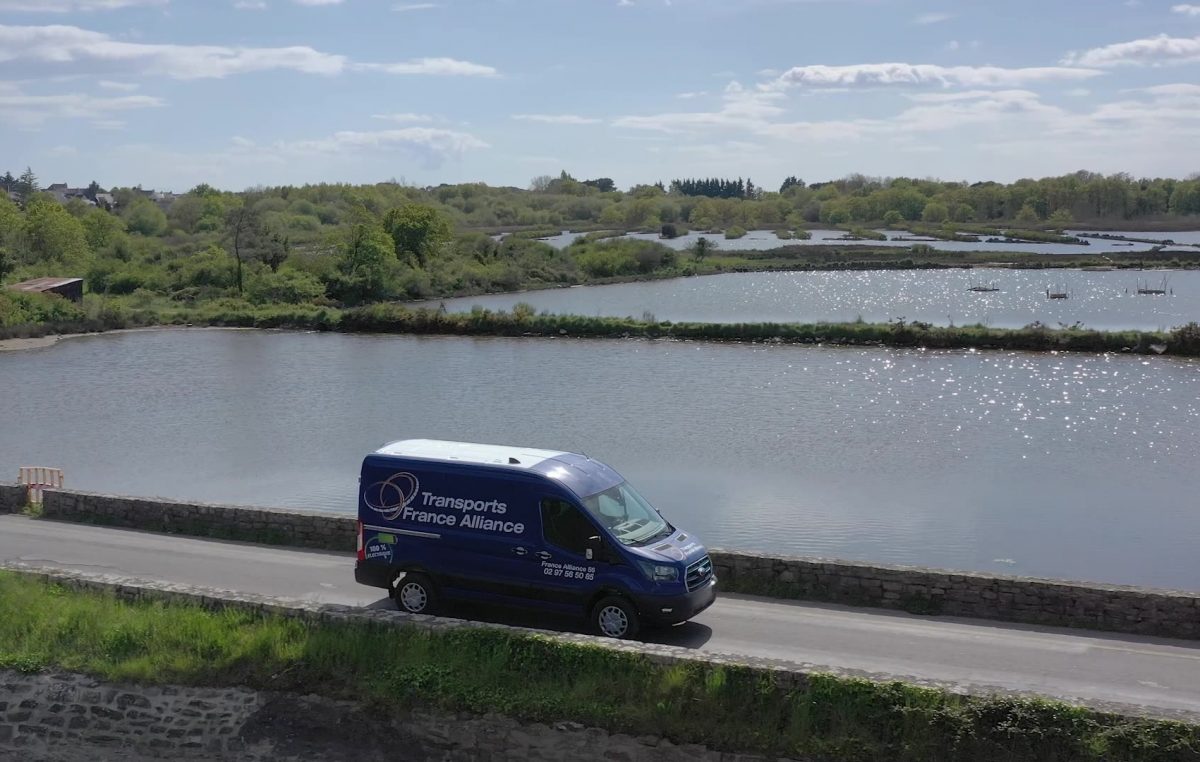 Οι μικρές επιχειρήσεις θα μπορούσαν να εξοικονομήσουν 14.000 ευρώ επιλέγοντας ένα ηλεκτρικό βαν