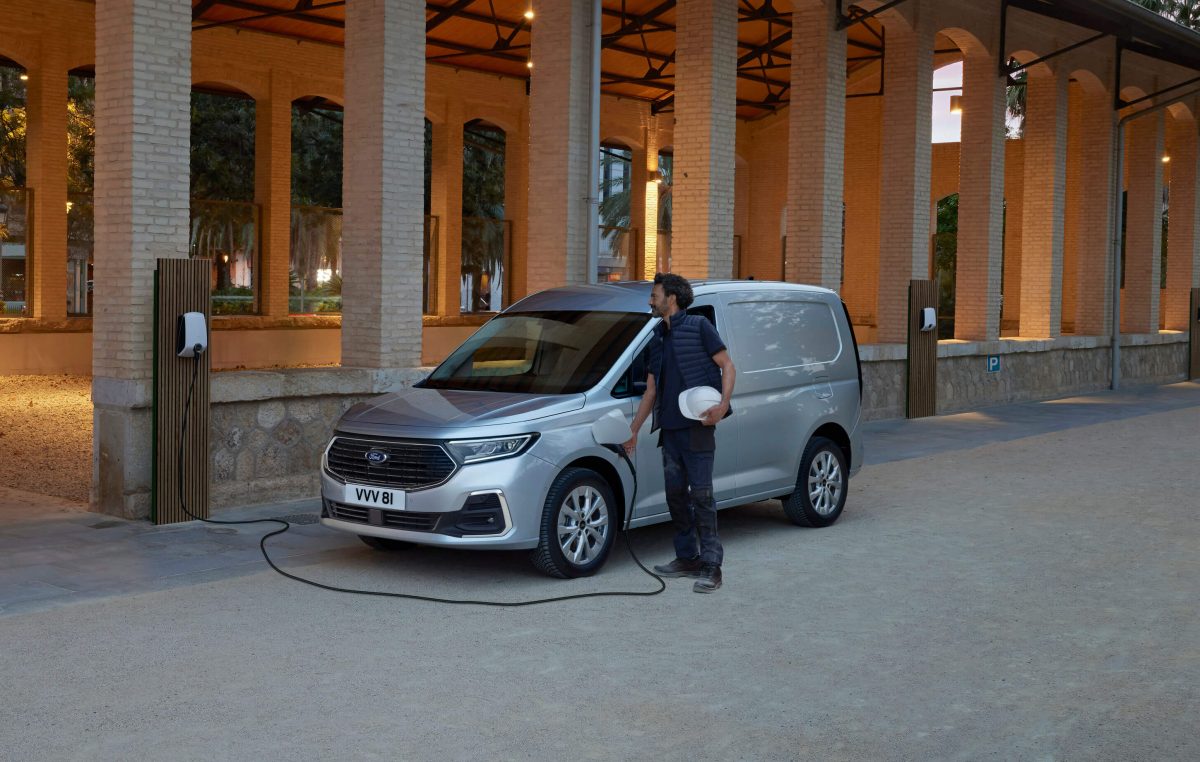 Ford Pro: Η νέα Plug-in Hybrid έκδοση του νέου Transit Connect