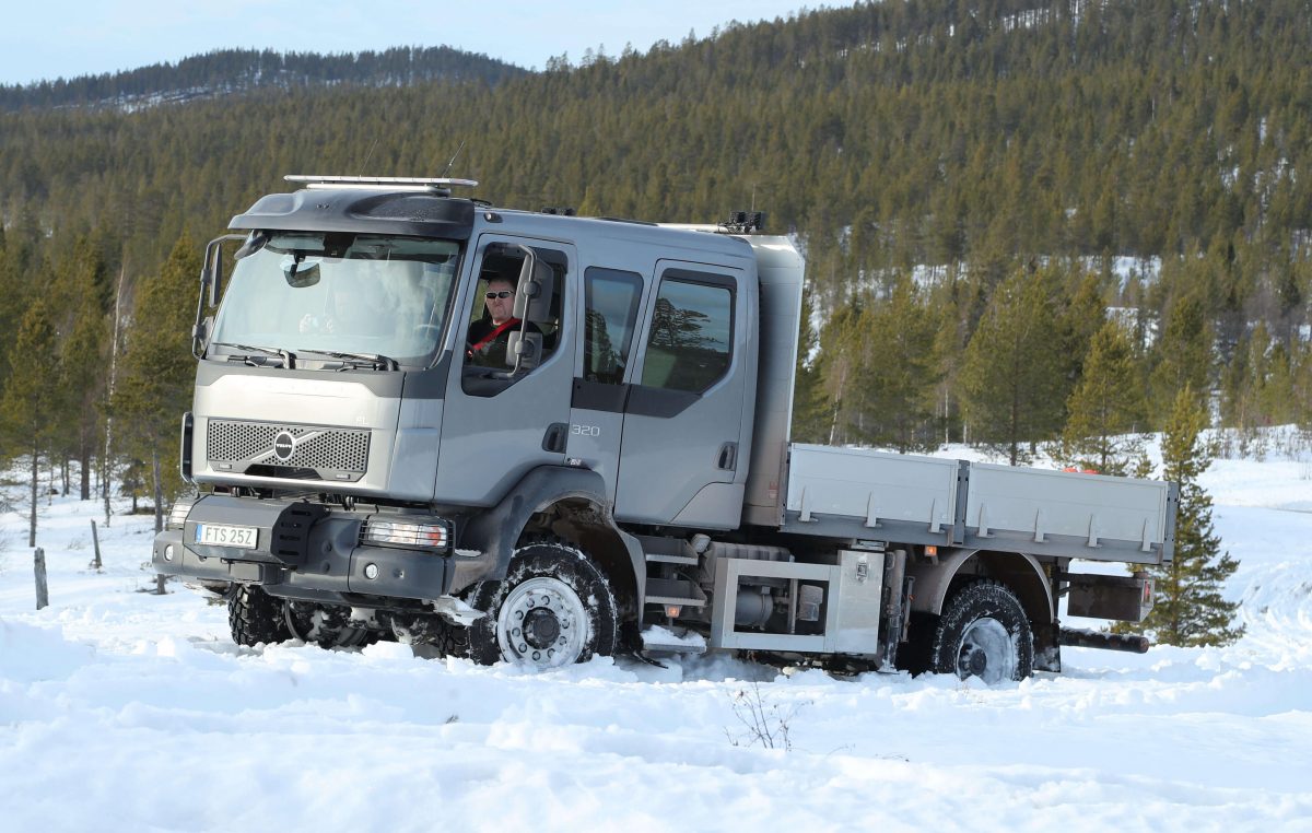 Η Volvo Trucks παρουσιάζει το αναβαθμισμένο Volvo FL 4×4 για απαιτητικές εργασίες