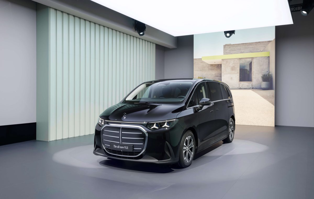 H ολοκαίνουρια ηλεκτρική MercedesBenz VLE