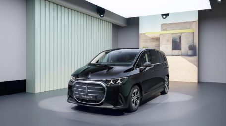 H ολοκαίνουρια ηλεκτρική MercedesBenz VLE