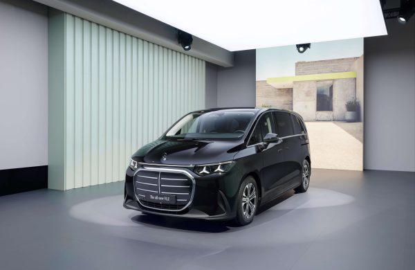 H ολοκαίνουρια ηλεκτρική MercedesBenz VLE