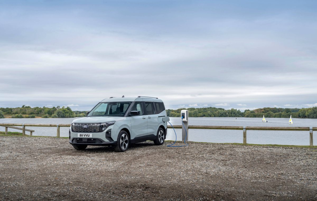 Γνωρίστε το κομψό, αμιγώς ηλεκτρικό, νέο Ford E‑Tourneo™ Courier®