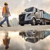 VOLVO VNR: Οι πρώτες μονάδες έχουν πλέον βγει από τη γραμμή συναρμολόγησης