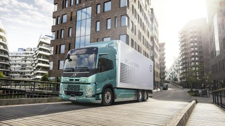 Η Volvo παρουσιάζει νέα ηλεκτρικά φορτηγά με αυτονομία έως και 700 χλμ.