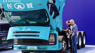 Δεκαπέντε οδηγοί φορτηγών στην εξέλιξη των DAF