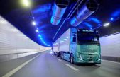 Η Volvo Trucks παρουσιάζει νέο ηλεκτρικό φορτηγό 80 τόνων με μεγαλύτερη αυτονομία